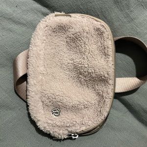 Lululemon Sherpa belt bag